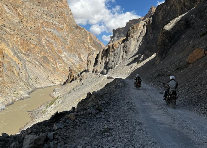 51 na motocyklach przez Himalaje